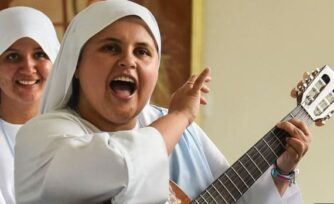 La monja rapera que cantará ante el Papa Francisco en Colombia