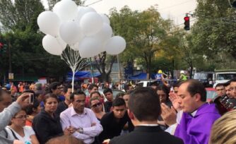 Brinda la Iglesia atención espiritual  a padres de familia del Colegio Rébsamen