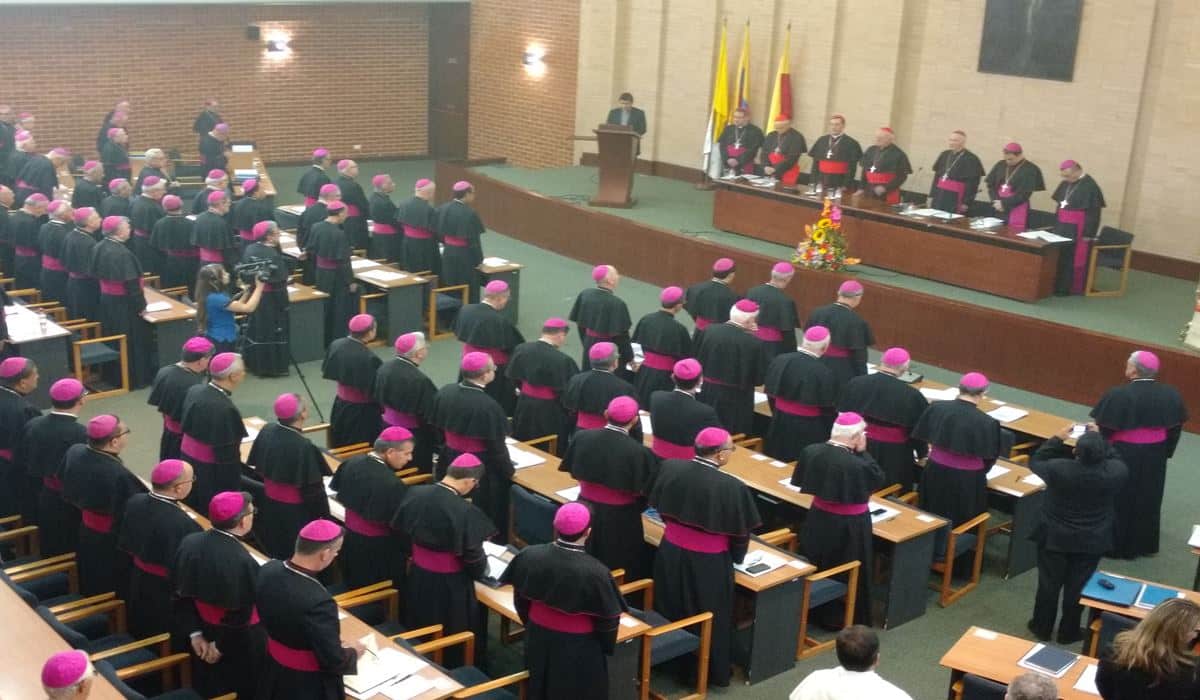 Obispos de Colombia habilitan cuenta para ayudar a víctimas en México