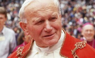 Roban reliquias de sangre de San Juan Pablo II