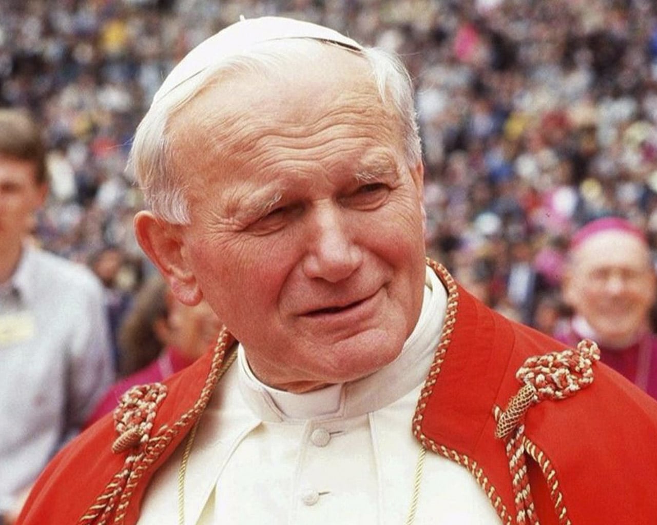 Roban reliquias de sangre de San Juan Pablo II