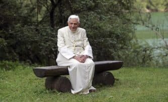 ¿Benedicto XVI está al borde de la muerte? Secretario personal responde a rumores