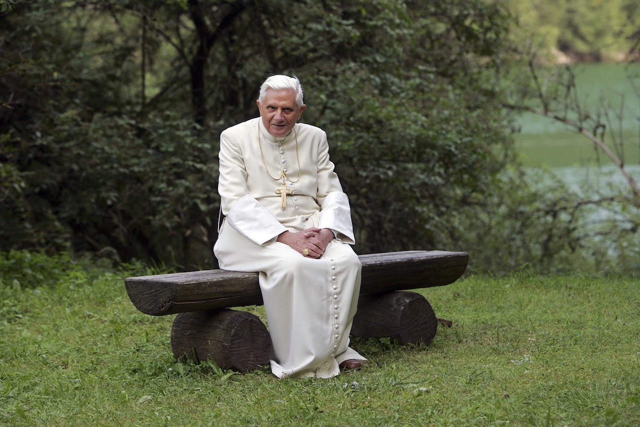 ¿Benedicto XVI está al borde de la muerte? Secretario personal responde a rumores