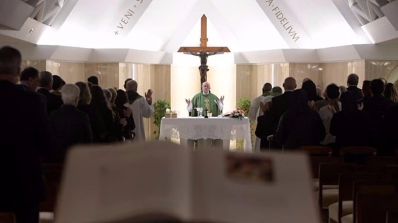 El Papa invita a combatir contra el demonio porque “no existen cristianos tranquilos”