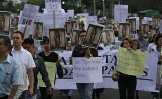 Miles marchan en desagravio por blasfemia contra la Virgen de Guadalupe