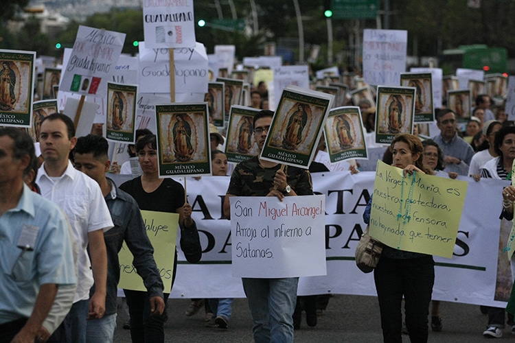 Miles marchan en desagravio por blasfemia contra la Virgen de Guadalupe