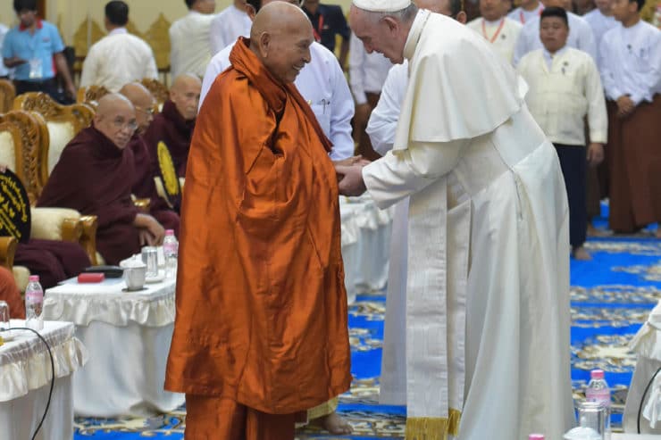 El Papa pide a los budistas de Myanmar superar los prejuicios, el odio y sanar las heridas