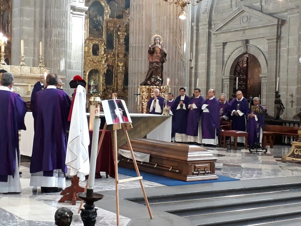 Celebran en Catedral Misa de cuerpo presente por el Padre Alberto Fernández Valencia