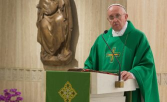 Papa Francisco: “El pueblo de Dios sale adelante gracias a la fuerza de mujeres valientes”