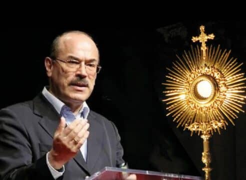 Dr. Ricardo Castañón: "México debe implorar la paz de rodillas ante el Santísimo"