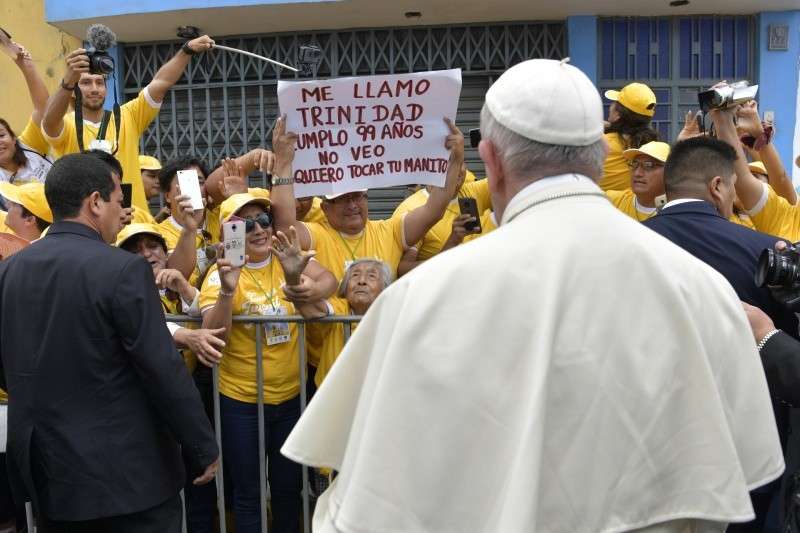 El Papa en Perú cumple el sueño de una anciana ciega de 99 años