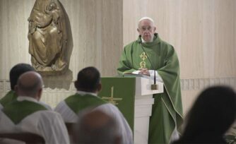 El Papa señala las 3 características en las que se sostiene la autoridad del sacerdote