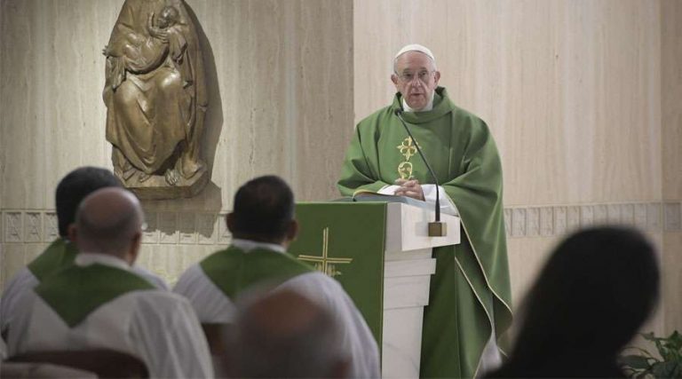 Papa-Francisco-durante-su-homilía-en-Santa-Marta. Foto Vatican Media