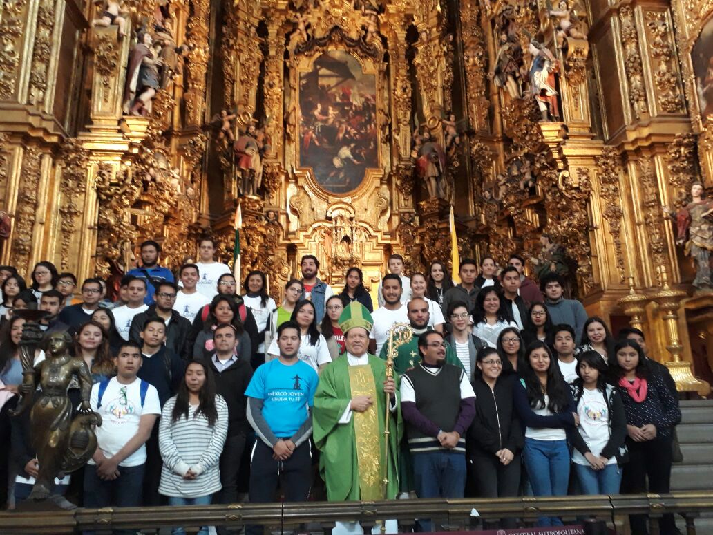 Peregrinan jóvenes de la Arquidiócesis de México al Santuario de Cristo Rey