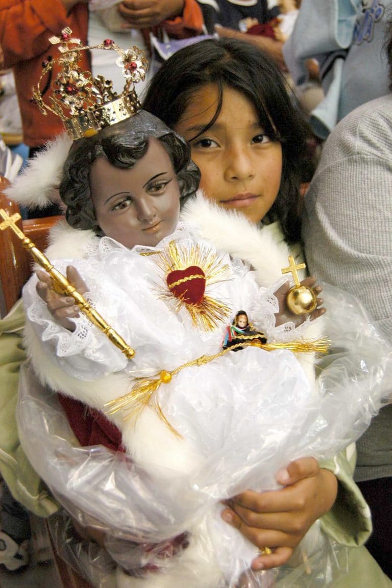 En el Día de la Candelaria la religiosidad popular acostumbra a vestir una imagen del Niño Dios. Foto: Archivo