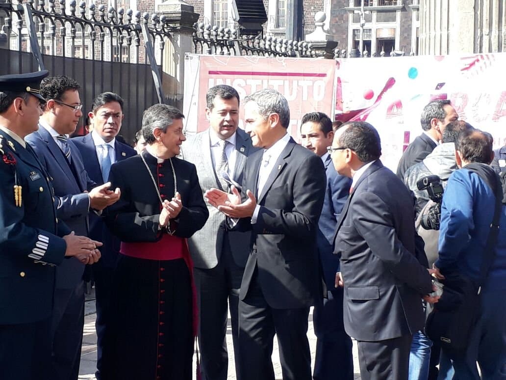 Agradece el Jefe de Gobierno a la Arquidiócesis su apoyo en el programa de despistolización de la Ciudad de México.