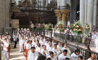 Lanzan intensa jornada de oración por los sacerdotes