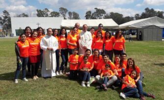 Jóvenes católicos quieren volver a su ‘configuración inicial’ con un ‘Reset’