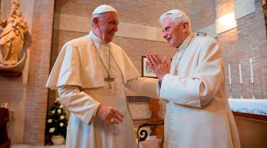 El Papa Francisco felicita la Pascua a Benedicto XVI