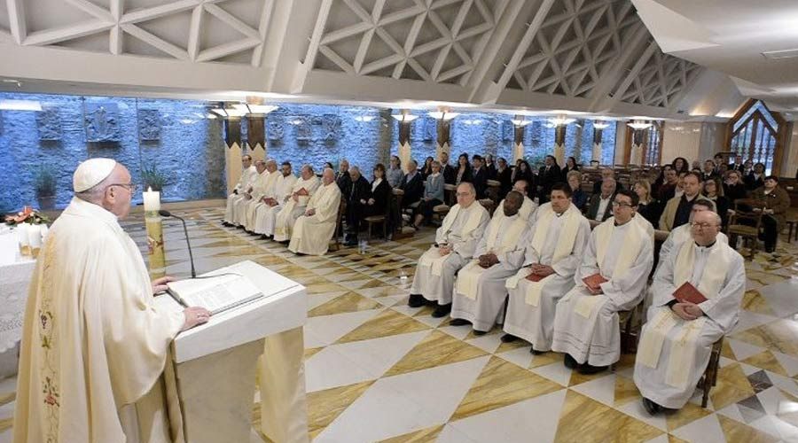 Papa Francisco asegura que no se puede evangelizar desde el sillón y propone 3 claves