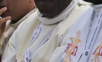 Liberan a sacerdote tras 4 días de secuestro en Nigeria