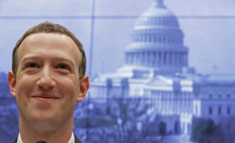 Zuckerberg se disculpa por bloquear contenido católico en Facebook