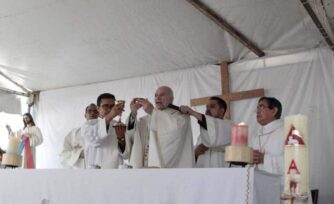 Galería de la visita del Card. Carlos Aguiar al reclusorio de Santa Martha Acatitla