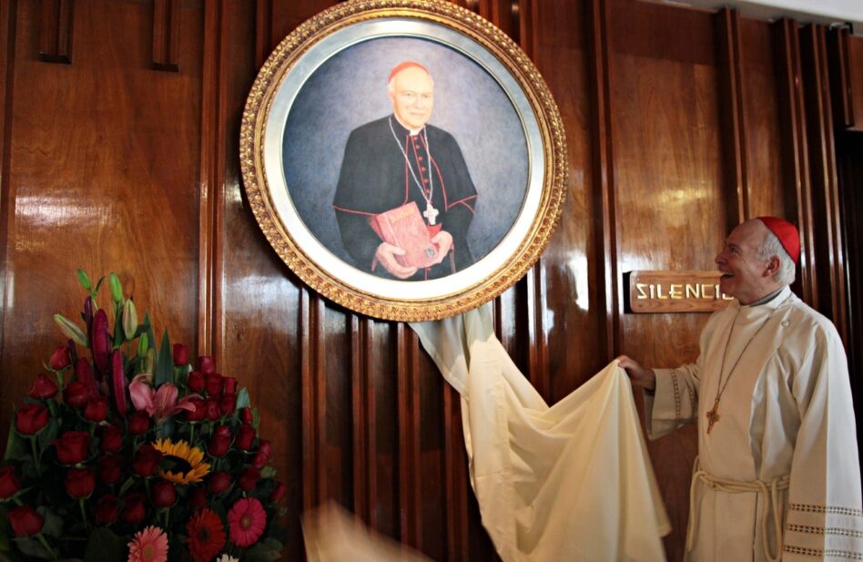 Develan retrato del cardenal Aguiar Retes en la Basílica