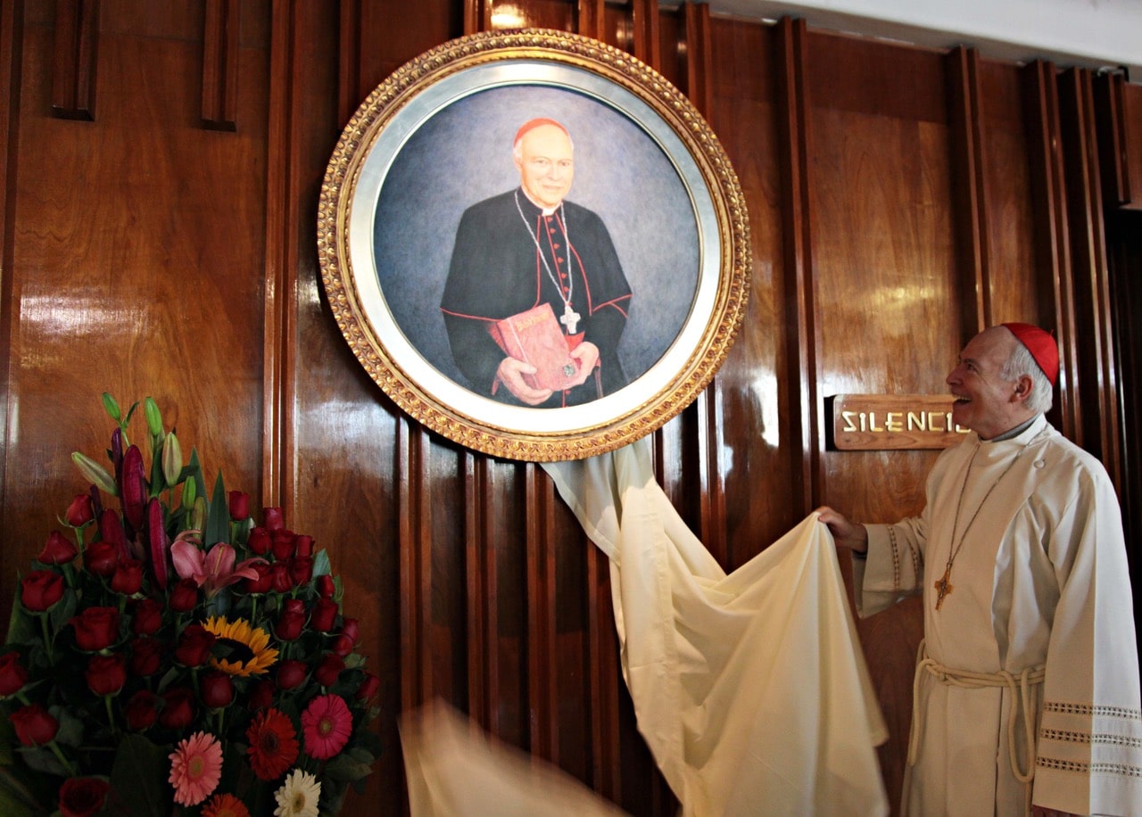 Develan retrato del cardenal Aguiar Retes en la Basílica