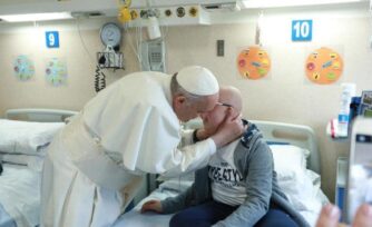 El Papa: Médicos católicos, afirmar la centralidad del paciente como persona