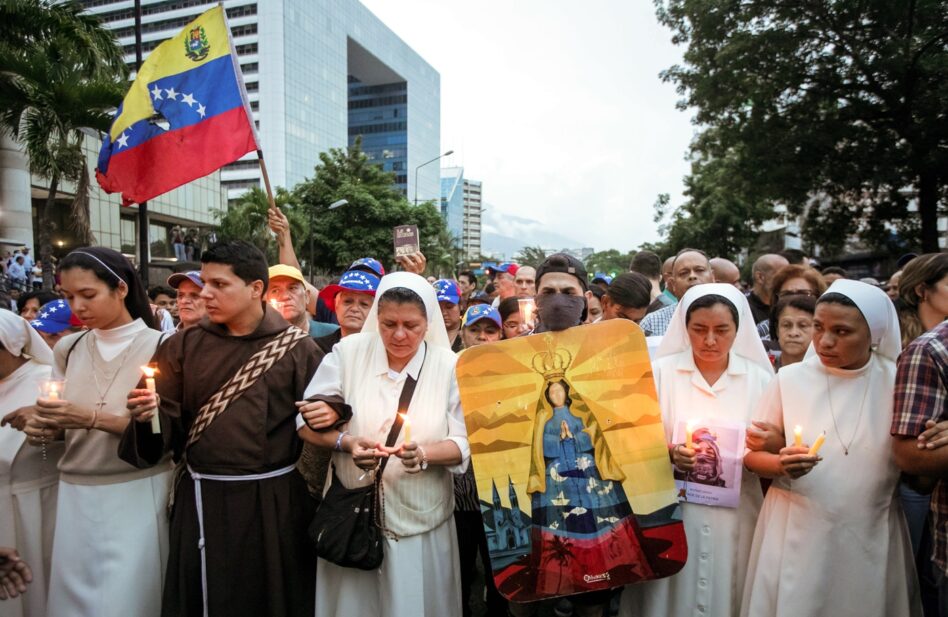 México se une al rezo del Santo Rosario por la paz en Venezuela