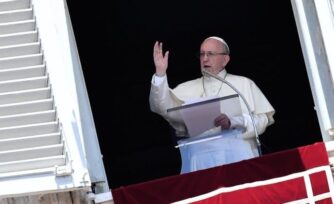 Ángelus del Papa: "Prevalezca la solidaridad, no la guerra"
