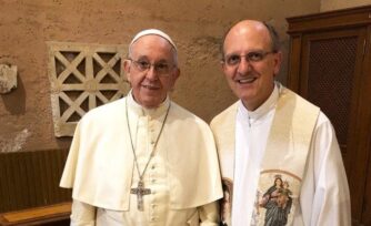 El Papa celebra por sorpresa un matrimonio