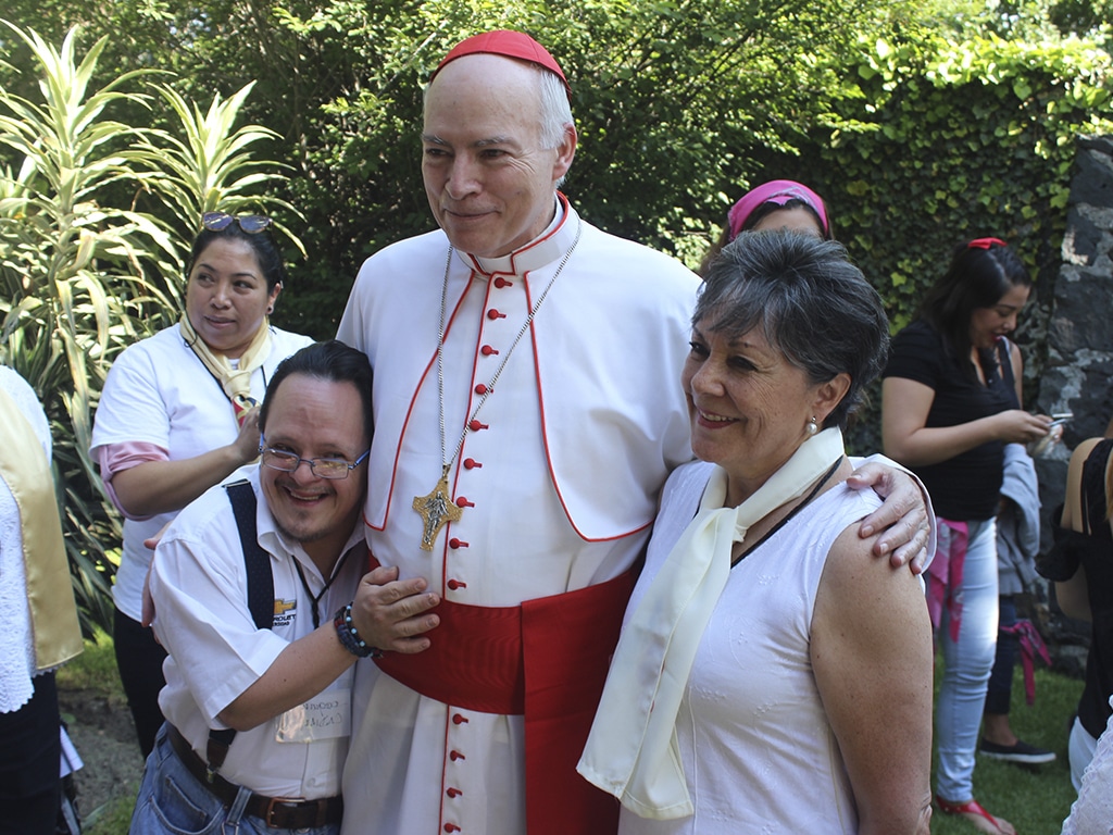Conociendo al Arzobispo de México: “La mujer requiere ser valorada”