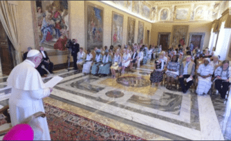 Papa a viudas consagradas: "quien se entrega a Dios por amor, será fructífero”