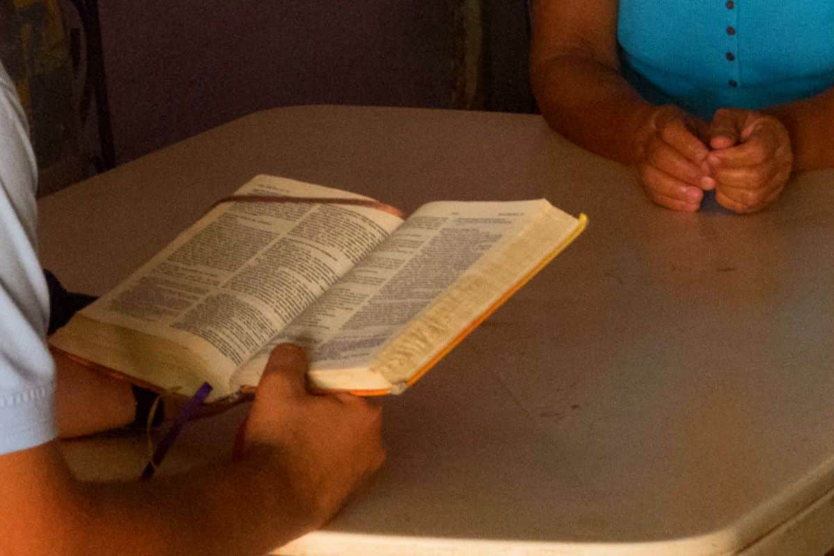 Cuatro errores al leer la Biblia