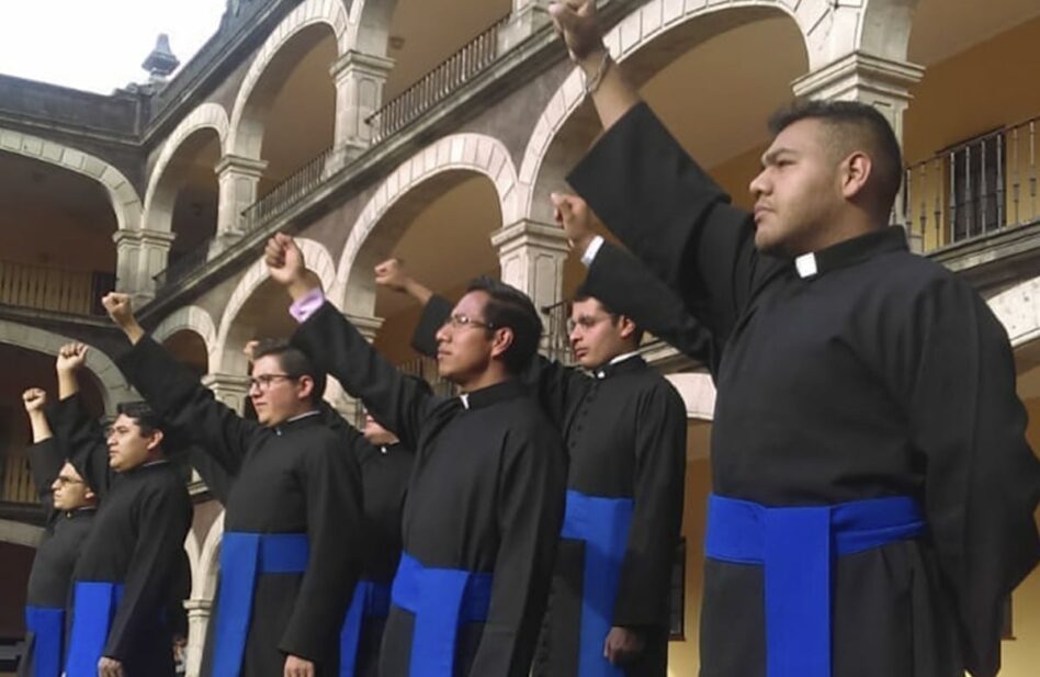 Conoce a los héroes con sotana del 19S