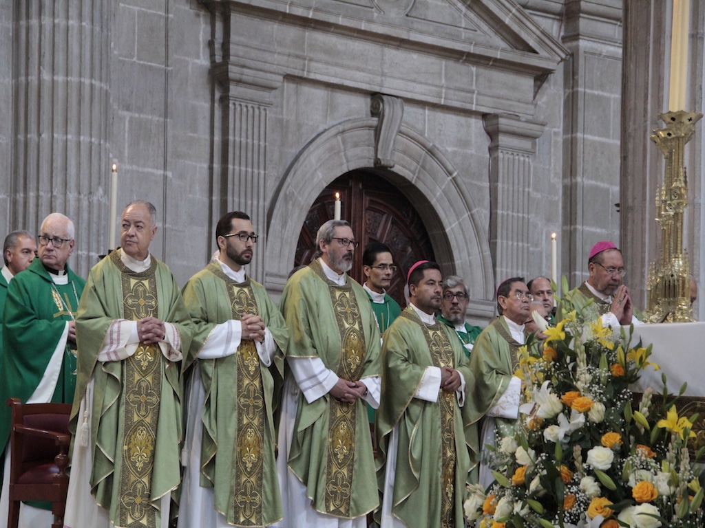 Obispos aplauden disposición del Papa para que el palio se imponga en las diócesis