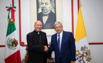 AMLO se reúne con el representante del Vaticano