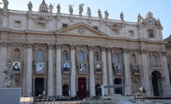 El Papa Francisco canoniza a Óscar Romero y a Pablo VI