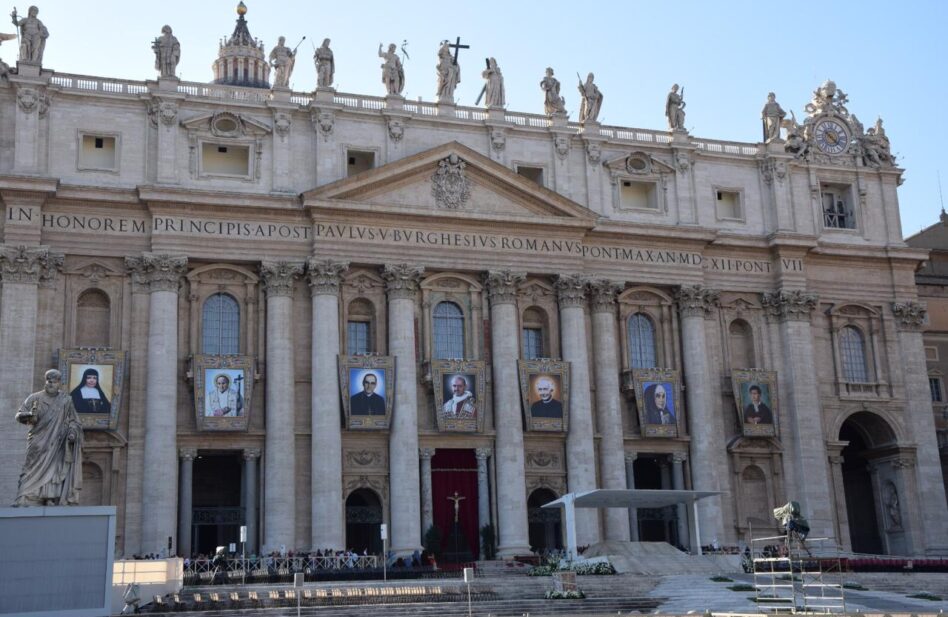 El Papa Francisco canoniza a Óscar Romero y a Pablo VI