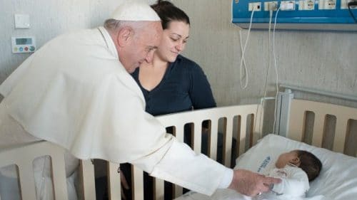 Papa: la salud es un derecho universal