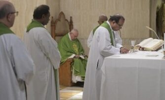 Papa en Santa Marta: paz es camino de humildad, dulzura y magnanimidad