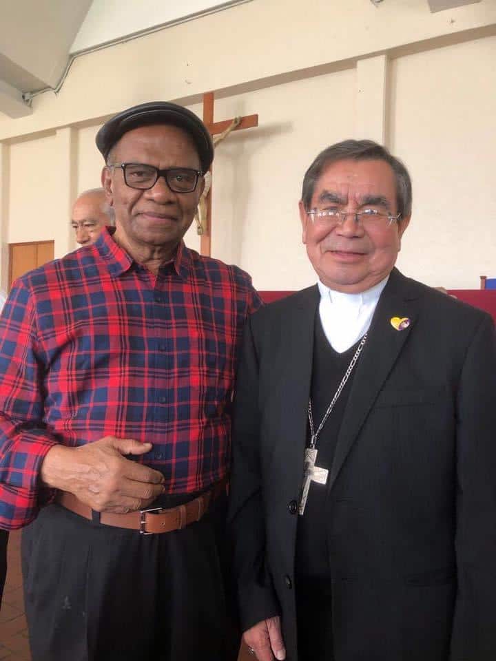 El padre Oswald con Monseñor Lerma Nolasco, Obispo de Iztapalapa.