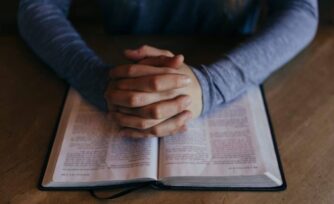 La oración puede ayudar a superar el dolor a causa de una pérdida