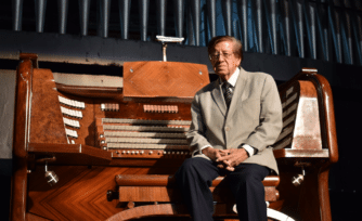 Víctor Urbán, el organista que quiere rescatar la música sacra