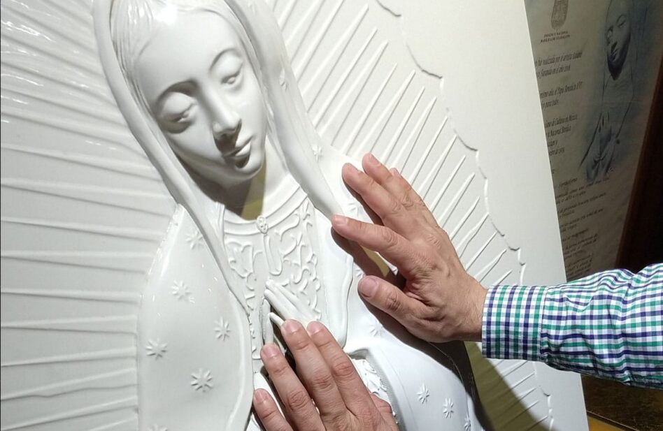 Una imagen de la Virgen en la Basílica para ciegos