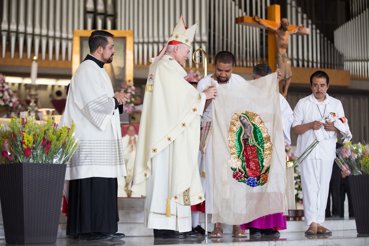 El cardenal Carlos Aguiar Retes pidió a los feligreses que velen por el núcleo familiar.