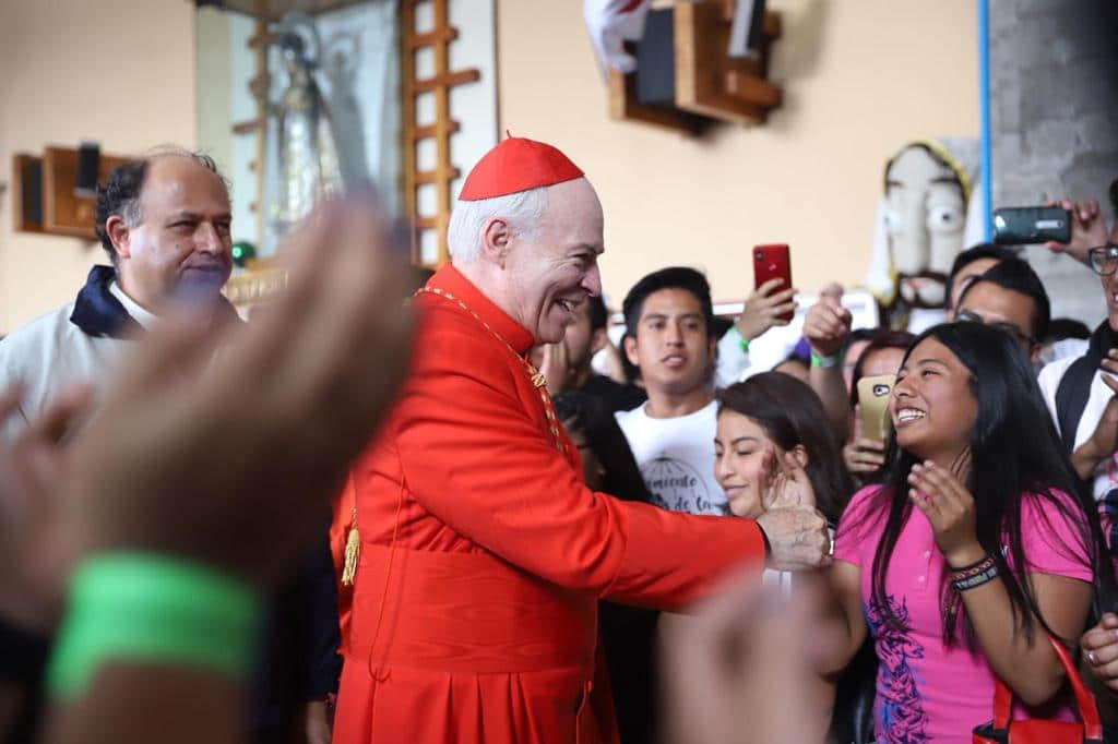 El Cardenal Carlos Aguiar se reúne con jóvenes previo a la JMJ