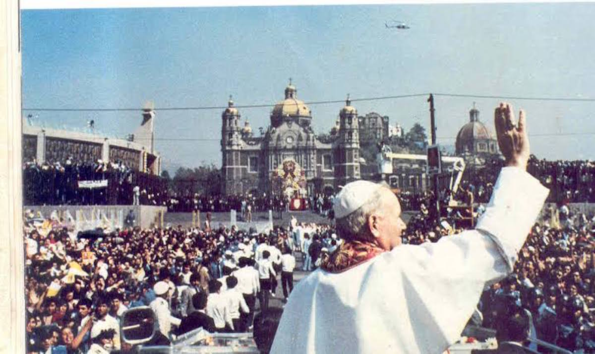 San Juan Pablo II en la Basílica de Guadalupe.